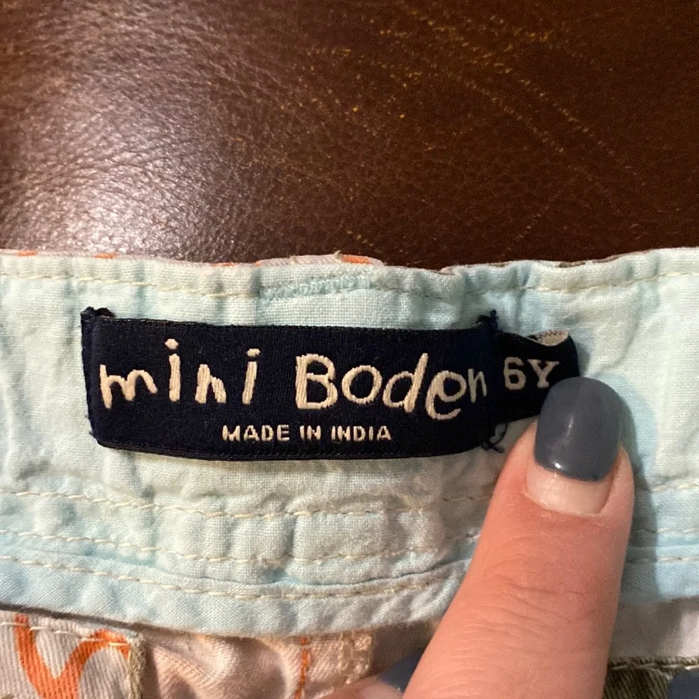 🌺 Mini Boden | Boys Hawaiian Print Cargo Shorts | Boys Size: 6Y